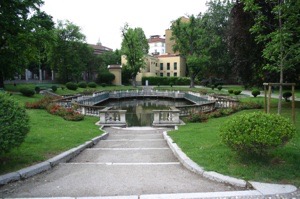 Milano, Giardini della Guastalla: la seicentesca Peschiera della Guastalla.